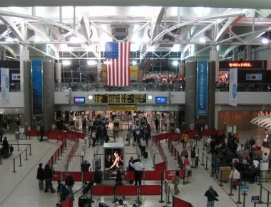 Από εξονυχιστικό έλεγχο θα περνούν όσοι σκοπεύουν να ταξιδέψουν στις ΗΠΑ